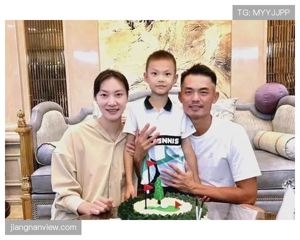 谢杏芳现在住的别墅，羽毛球拍都放不下